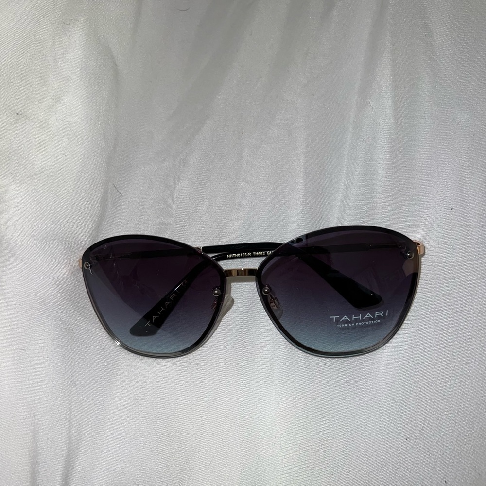 Tahari sunglasses
